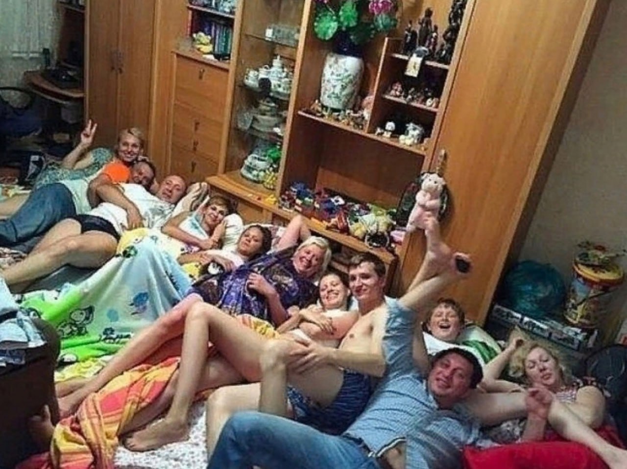 Остался в гостях у друга одноклассника