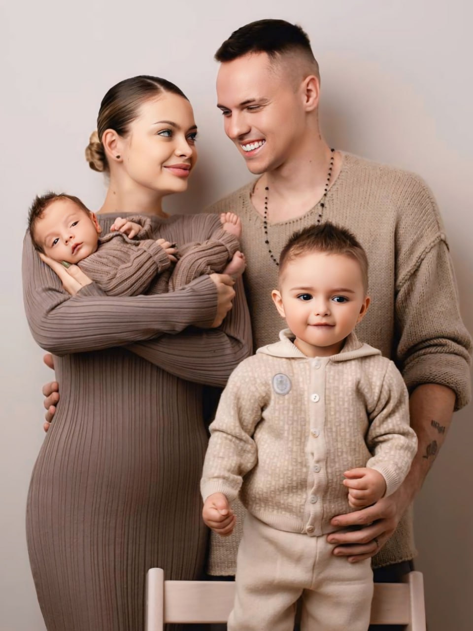 Фото тима и тео. Малия и тео. Тим и тео. Ава рико тео. Тео патнэм и робин.