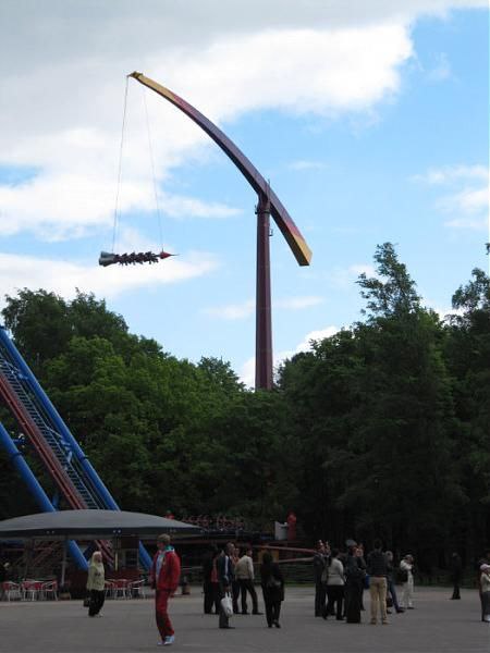 Спб парк аттракционов диво остров ракета. Аттракцион ракета санкт петербург. Парк аттракционов спб диво остров. Аттракцион ракета диво остров. Питер крестовский остров аттракционы.